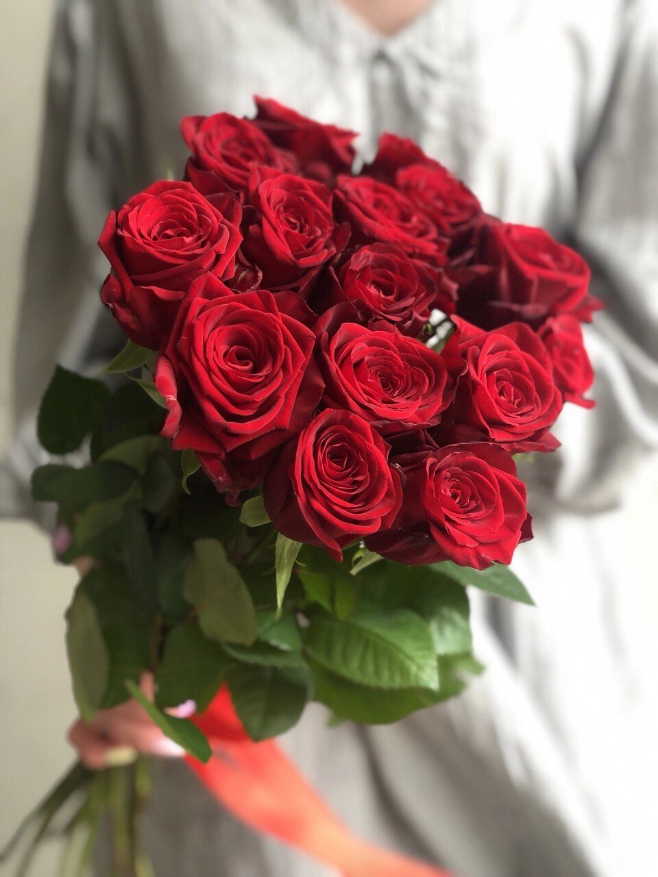 Букет из 15 красных роз "Обжигающий" букет размер S премиум цветы премиум букет