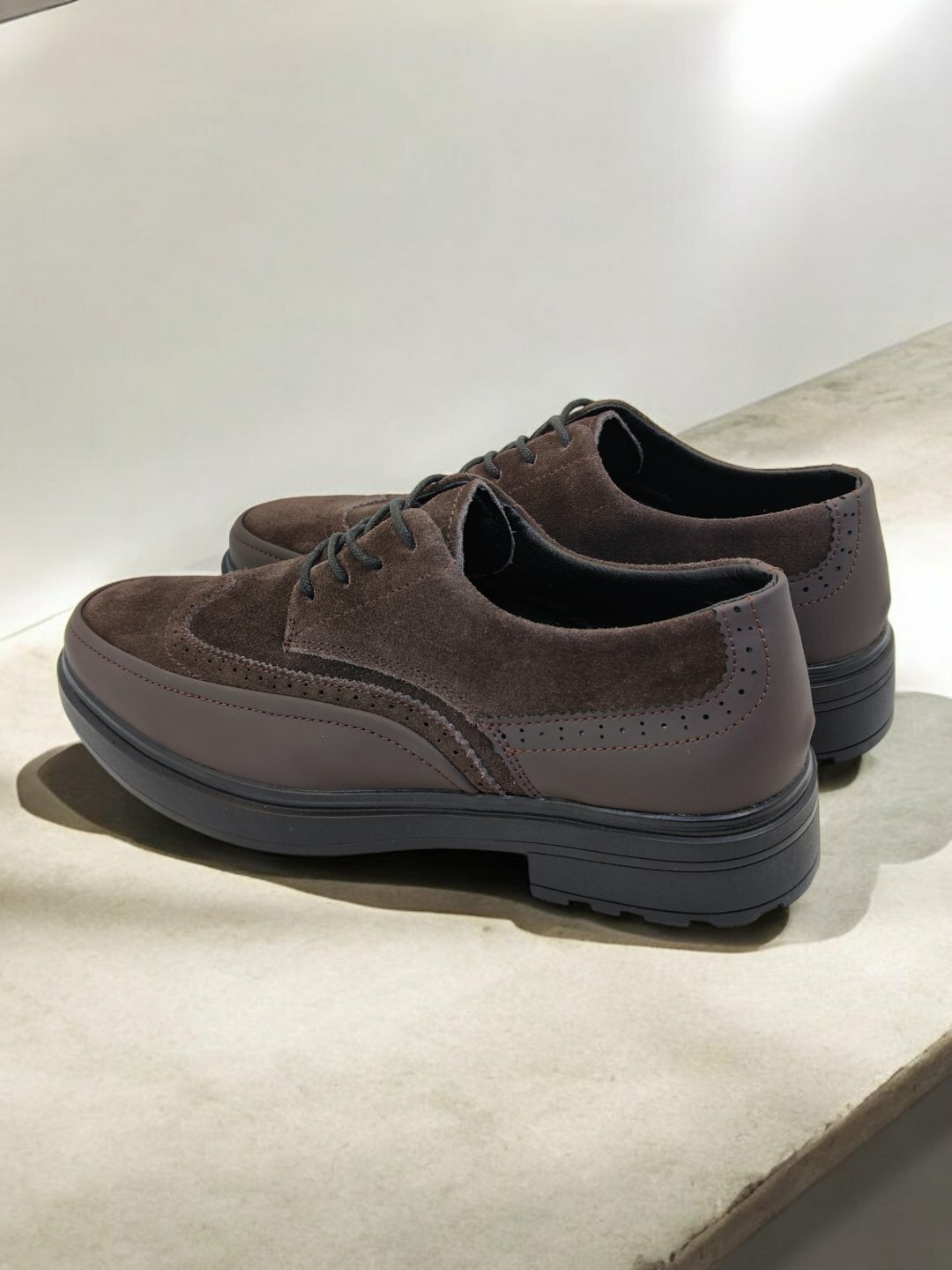 Лоферы  мужские туфли, замшевые туфли, классические туфли, повседневная обувь, мужская обувь, туфли из натуральной замши, туфли без меха, демисезонная обувь, туфли на толстой подошве, комфортные туфли, офисная обувь, стильные туфли, туфли с шнурками, туфли на каблуке, туфли для мужчин, обувь из замши, туфли на каждый день, размер 39 40 41 42 43 44, Шоколадный — фото 1