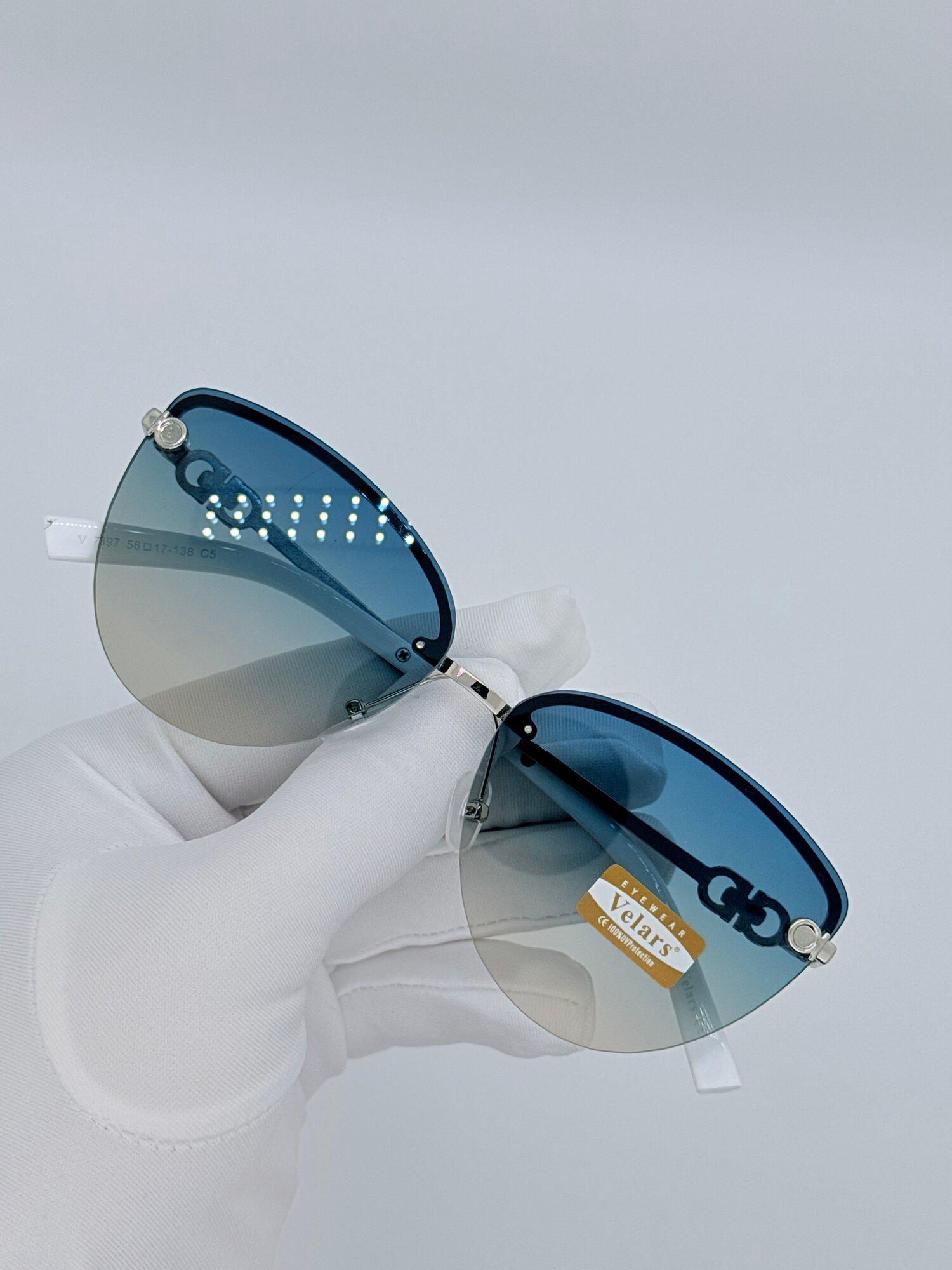 Oчки для защиты глаз от солнечных лучей и подходят для повседневного использования.