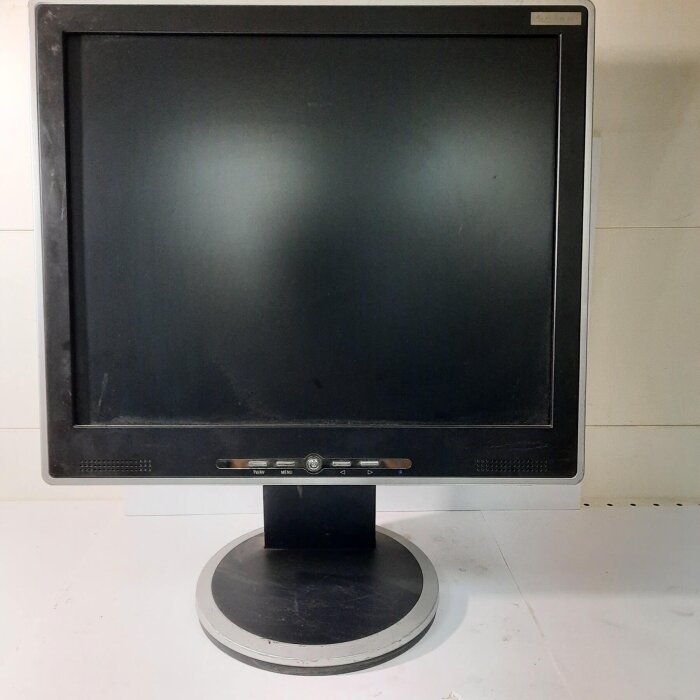 Монитор для для видеонаблюдения с дефектом ЖК 17" 5:4 MICRODIGITAL 171QE черный