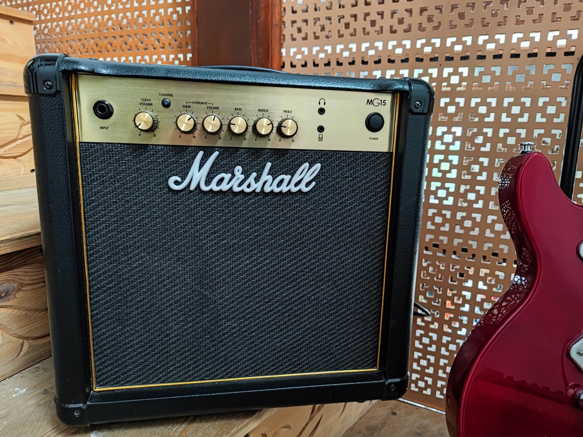 Marshall mg 15 Комбоусилитель. Комбик. Усилитель для гитары.