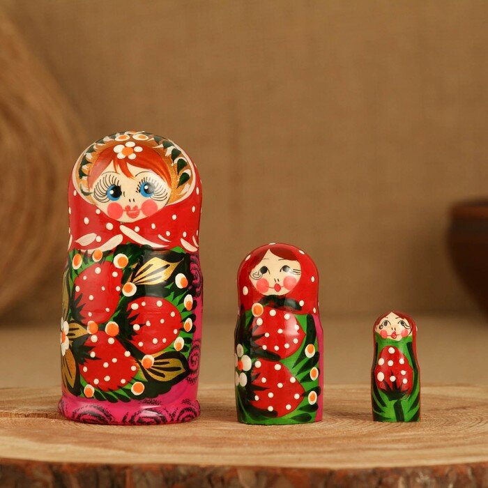 Матрёшка 3-х кукольная «Катя», ягоды, дерево, 11 см, ручная роспись
