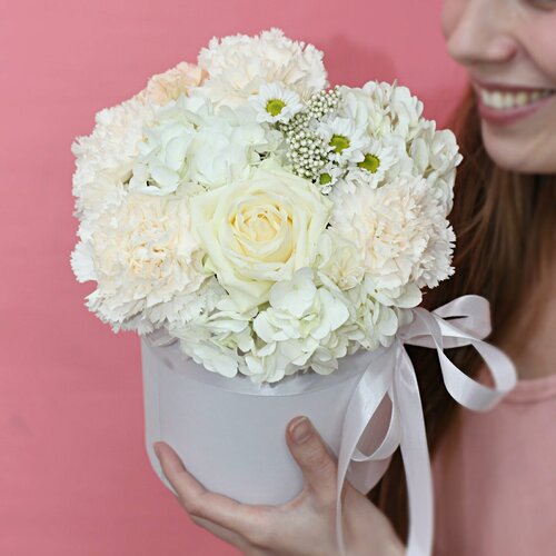 Изображение товара Композиция Дизайн Цветка "Композиция 9", с розой О'Хара, сантини, белыми цветами