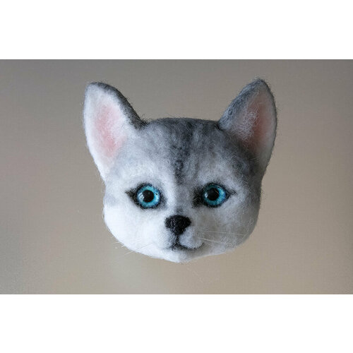 Брошь, стекло, серый