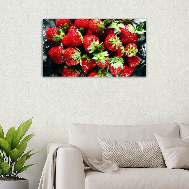 Картина на холсте 60x110 LinxOne "Strawberry клубника berries спелая" интерьерная для дома / на стену / на кухню / с подрамником