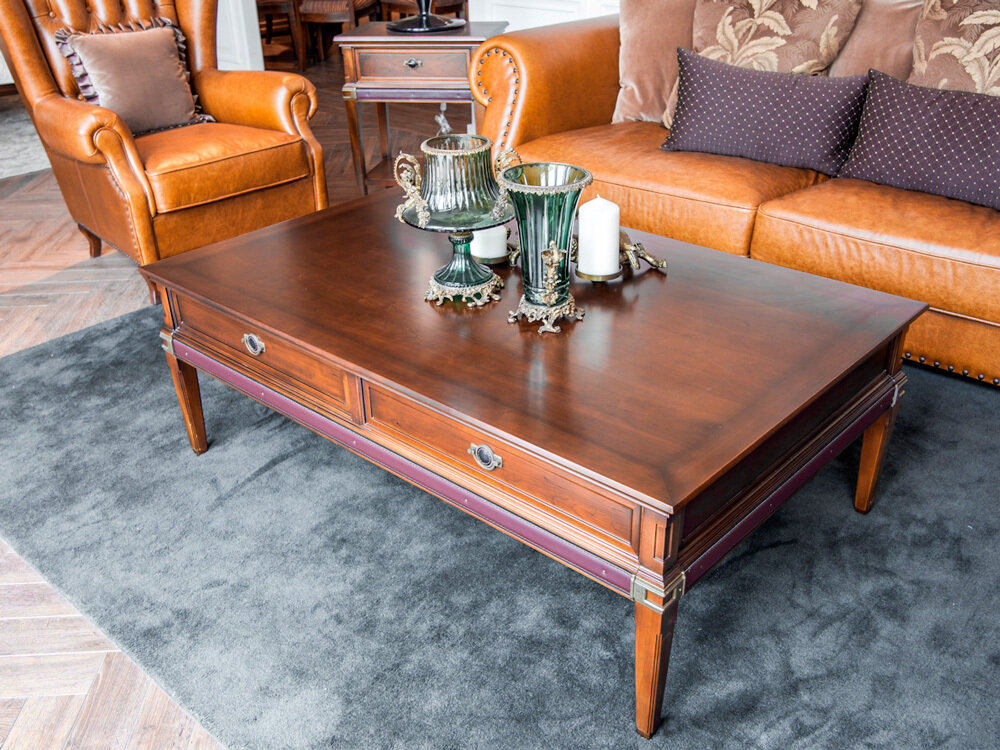 Стол журнальный в английском стиле с ящиками