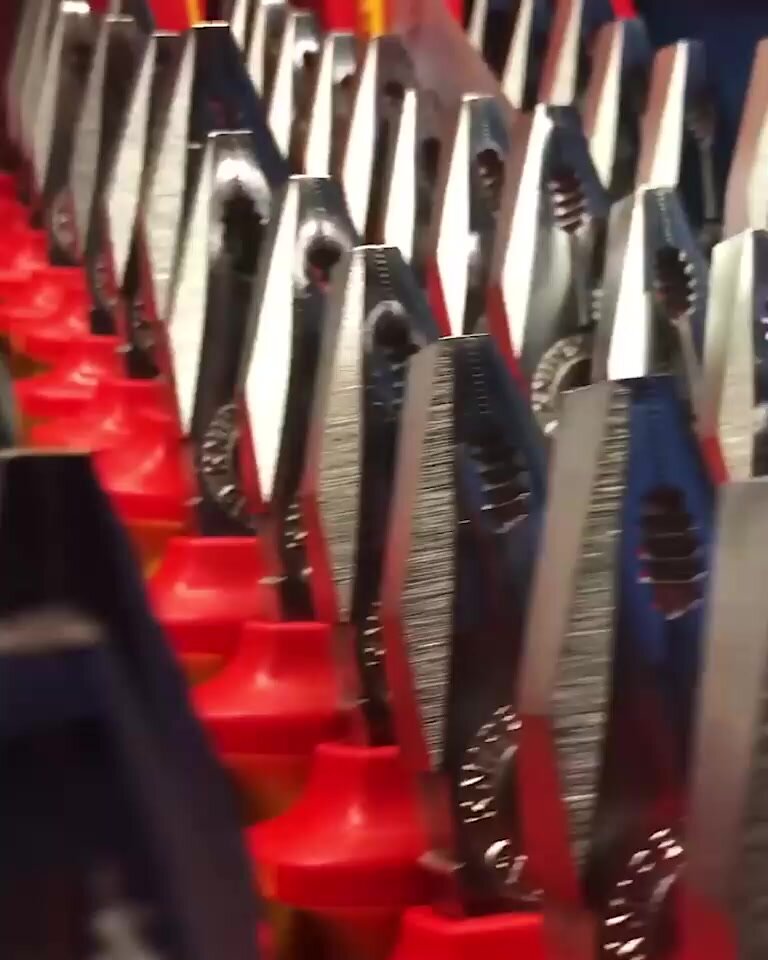 Пассатижи плоскогубцы KNIPEX комбинированные 180 мм, фосфатированные, 2-комп ручки KN-0302180 — фото 1