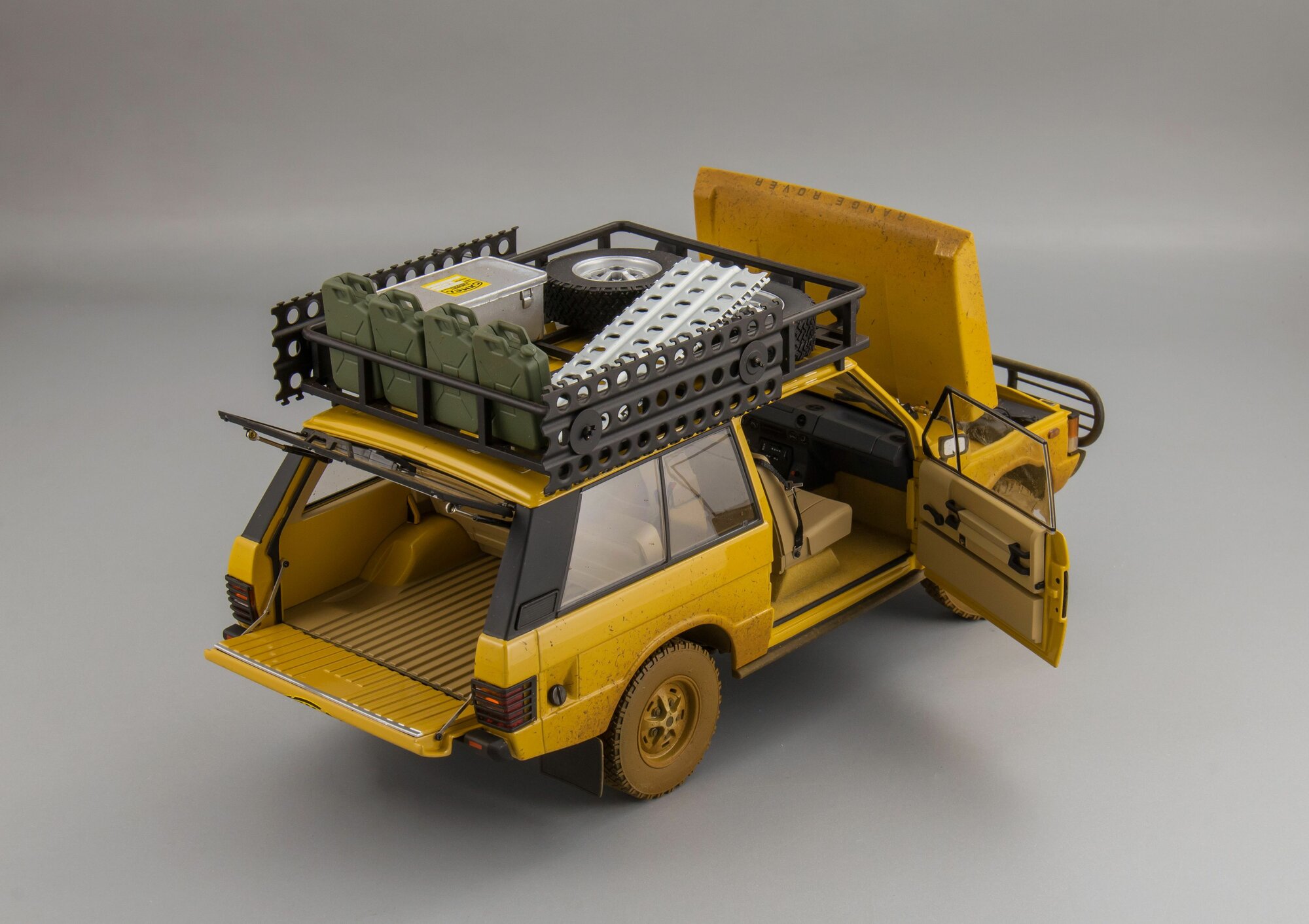 1:18 Range Rover "Camel Trophy" - Papua New Guinea 1985 (Dirty Version), Коллекционная масштабная модель от Almost Real — фото 1
