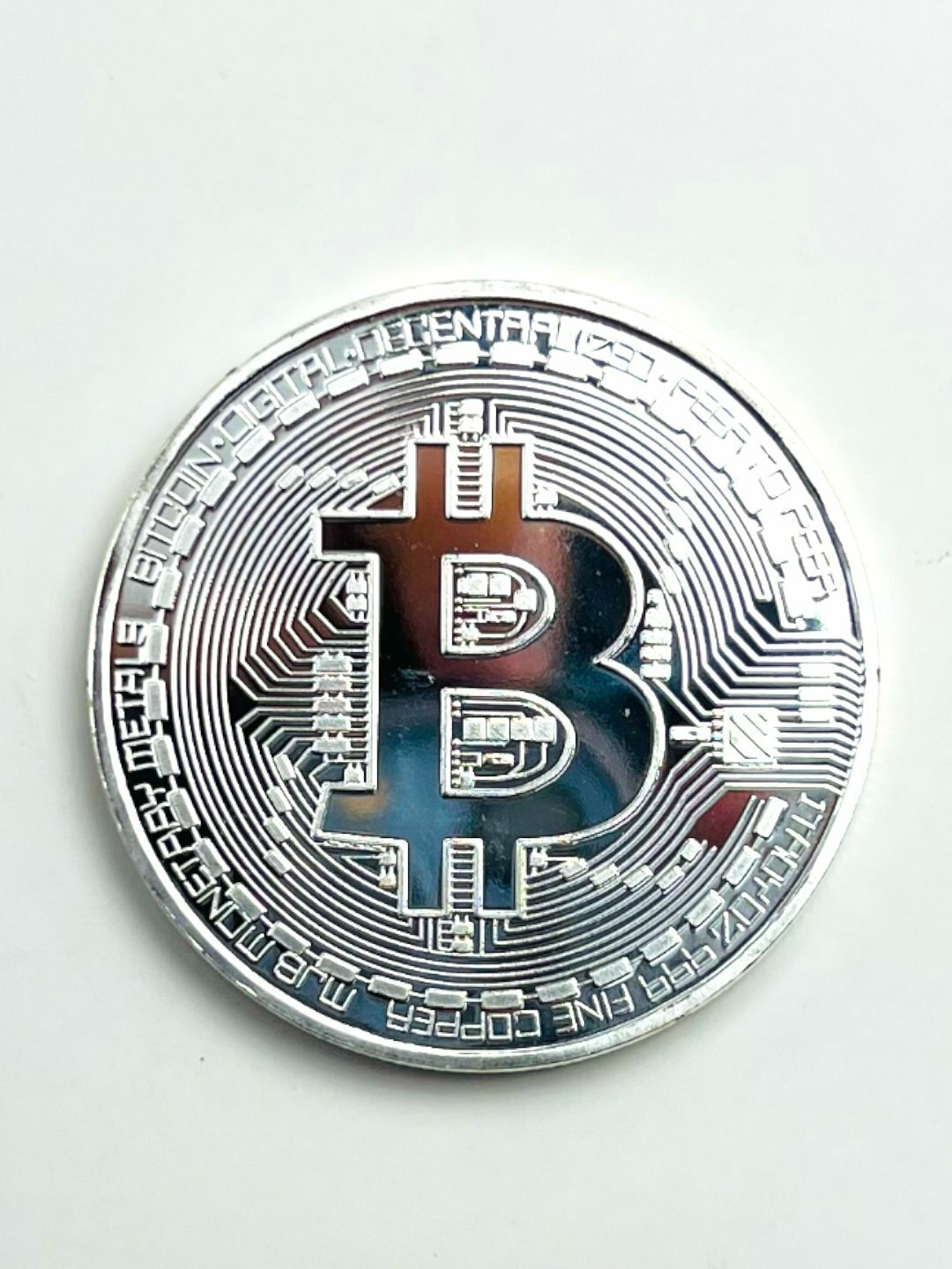 Сувенирная монета с дизайном Bitcoin – подарок для коллекции и криптофанов