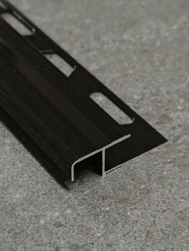 Изображение товара Профиль Z-образный алюминиевый анодированный для плитки на ступени (порог) 10мм 2,7м Черный глянец