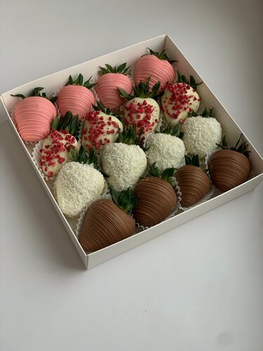 Изображение товара Набор "Клубника в шоколаде", ChocoWay, в подарочной упаковке, 16 шт