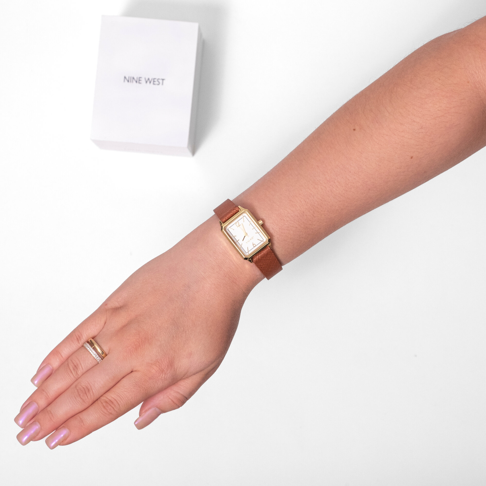 Наручные часы NINE WEST, коричневый/белый — фото 1