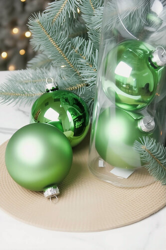 Изображение товара Набор стеклянных шаров матовых и глянцевых, цвет: зелёный луговой, 100 мм, упаковка 4 шт, Winter Deco 141564/2000200