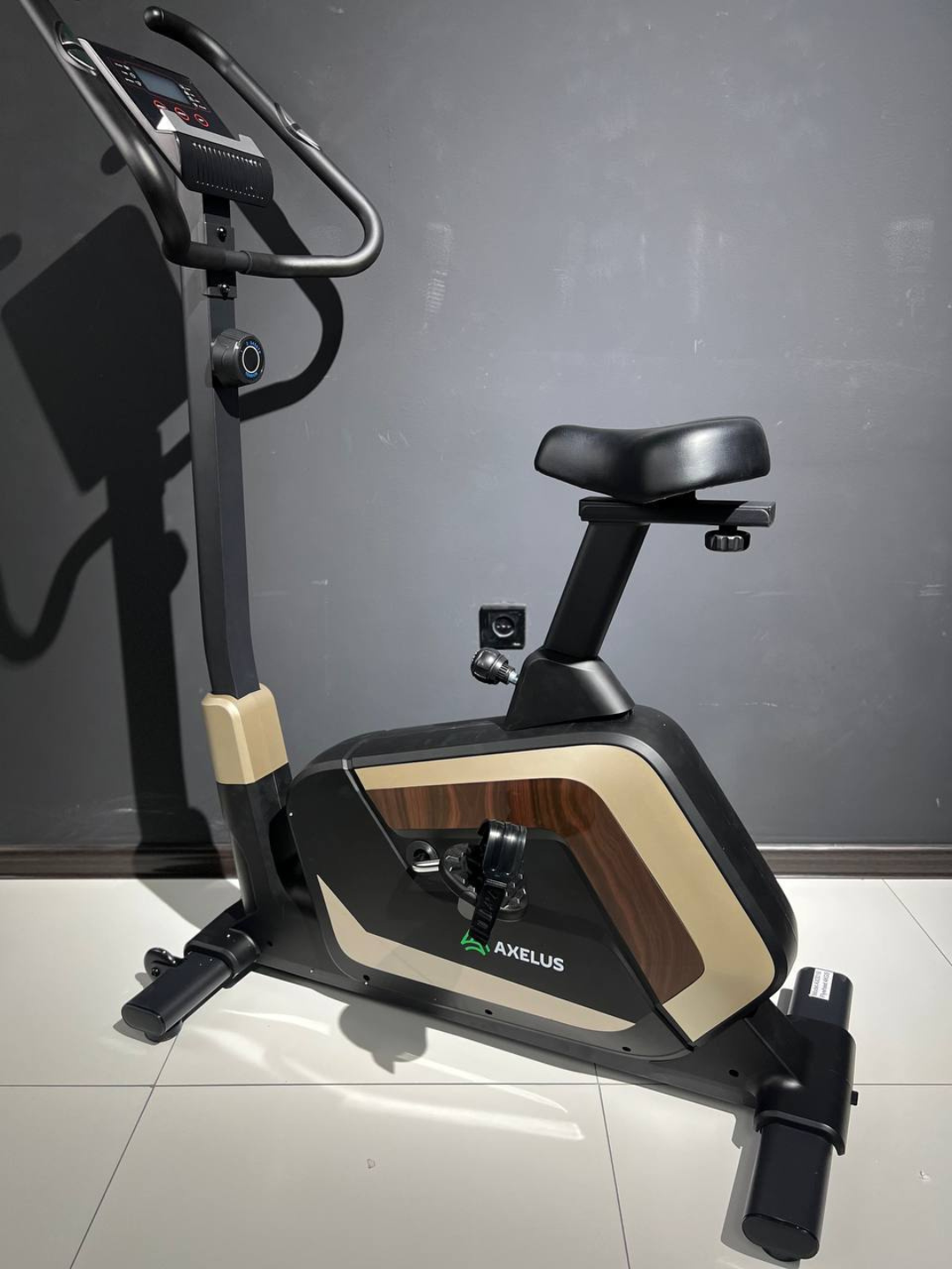 Велотренажёр удобный и надёжный тренажёр для домашних кардио вес до 130 кг и маховик 4 кг