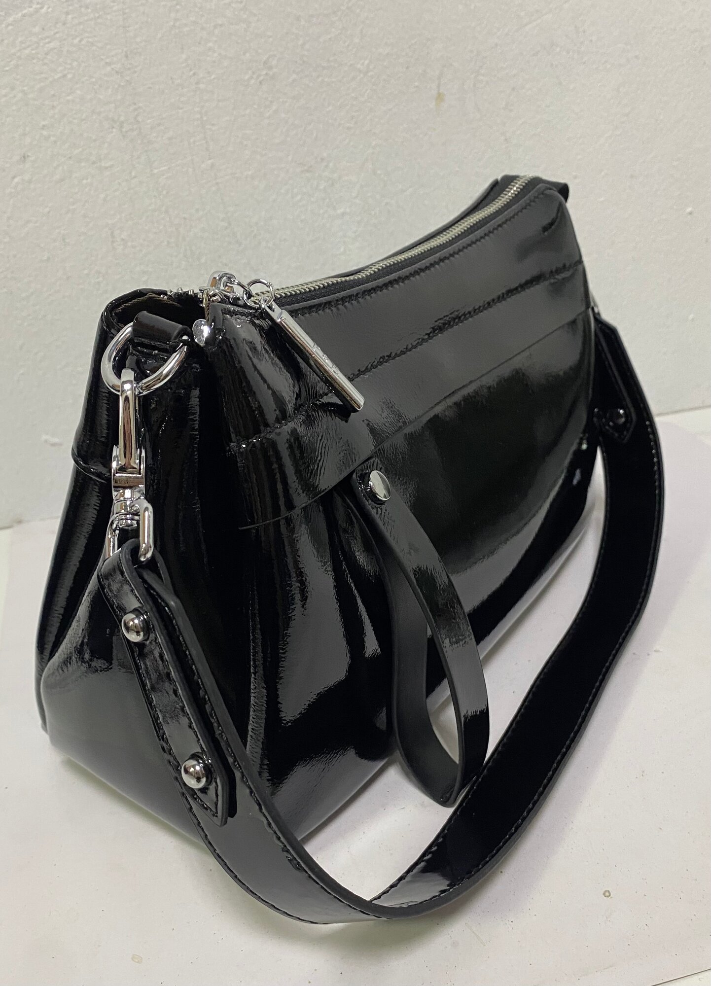 Сумка кросс-боди Polina & Eiterou, фактура лаковая, черный