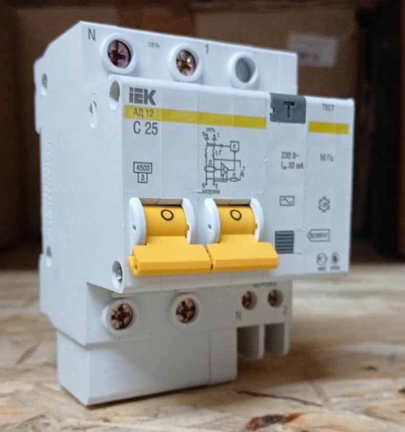 Дифференциальный автомат АД12 2P 25А 30мА тип AC IEK KARAT MAD10-2-025-C-030