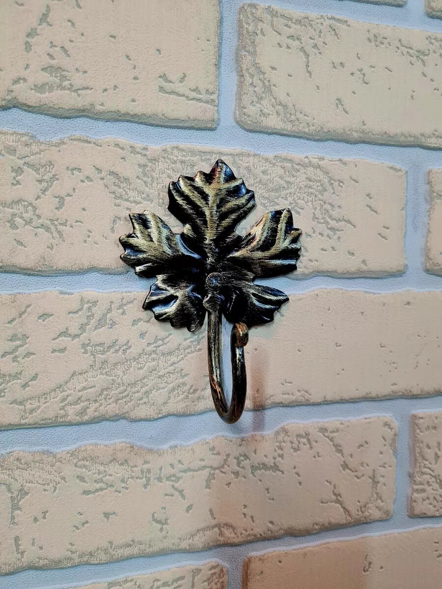 Крючок настенный из кованной стали, ручная работа, черный цвет — фото 1