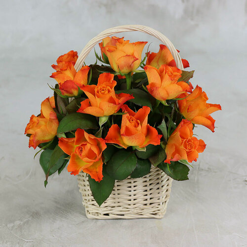 Изображение товара Букет живых цветов из 15 оранжевых роз 40см. в корзине от Букет Маркет