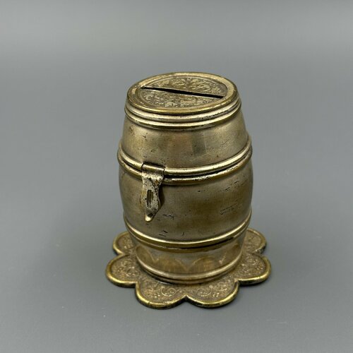 Копилка-бочонок на фигурном основании металл серебрение 16250₽