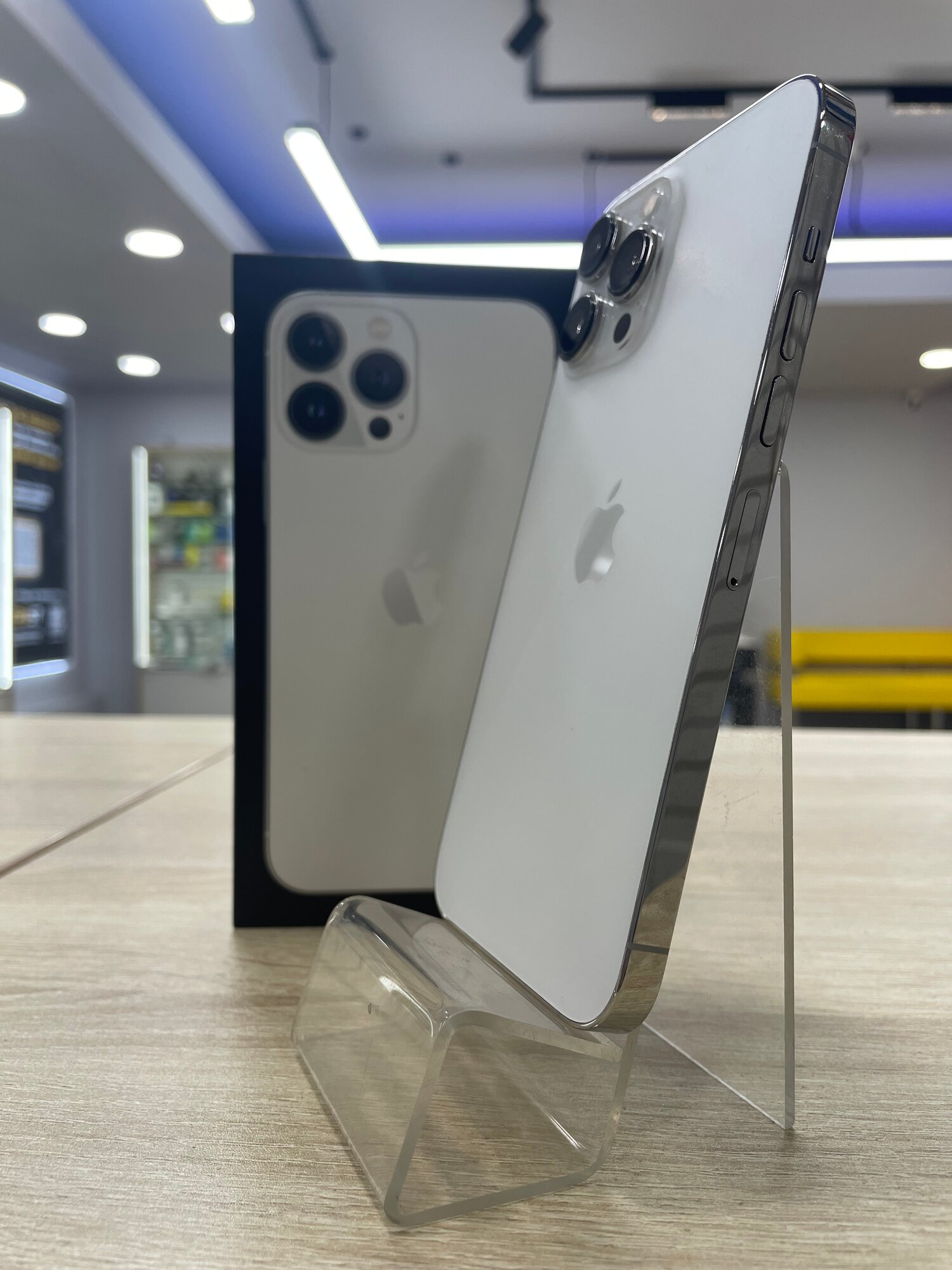 Смартфон Apple iPhone 13 Pro Max 256 ГБ RU, nano SIM+eSIM, серебристый — фото 1
