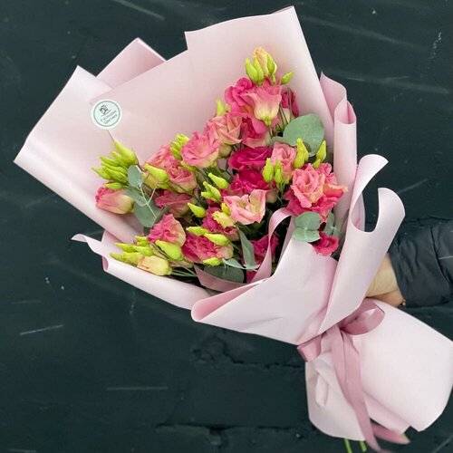 Ароматный дизайнерский монобукет из 7 розовых эустом
