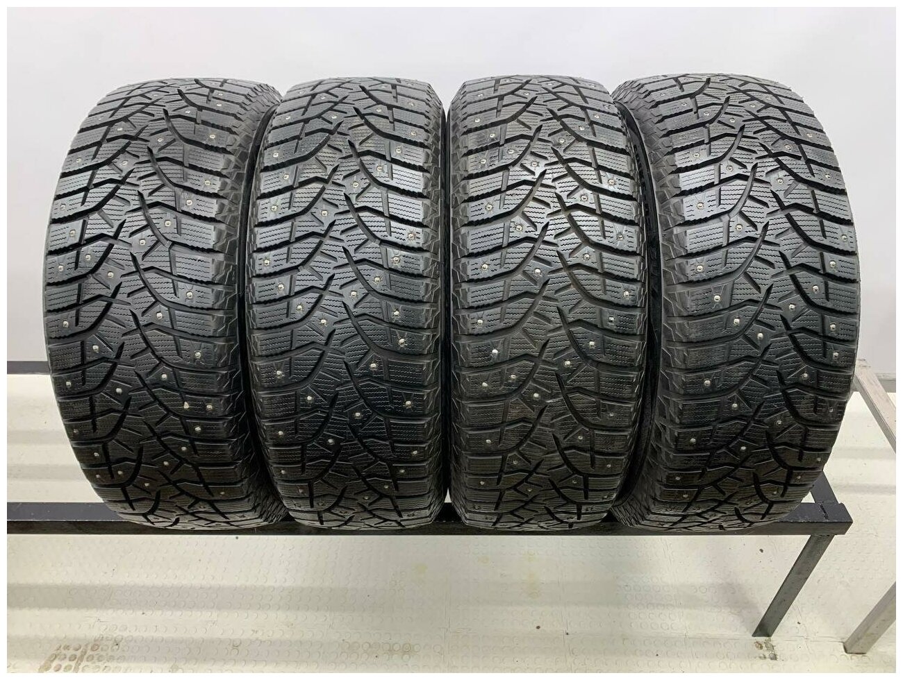 Bridgestone Blizzak Spike 02 SUV 235/60 R17 БУ Шины Зимние