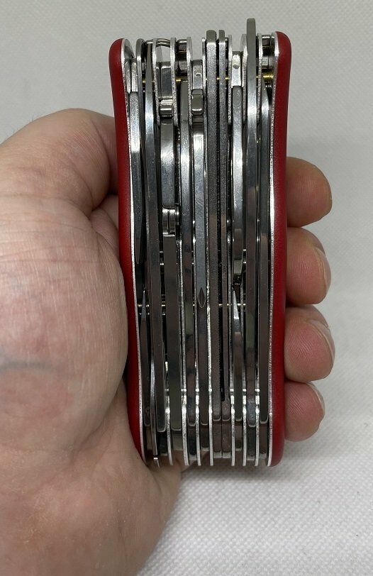 Нож перочинный Victorinox WORK CHAMP XL (0.8564.XL) 111мм 31функций красный - фото №18