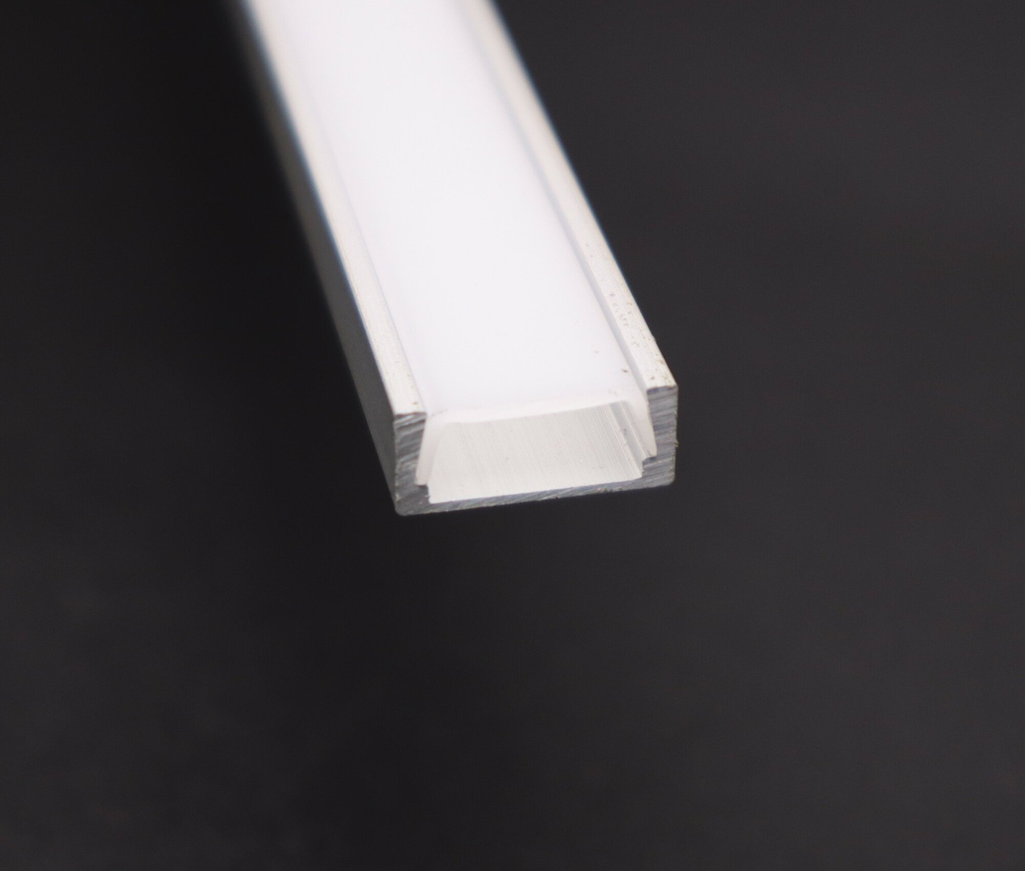 Профиль алюминиевый для светодиодной ленты накладной 15,5х6 х1000 мм с рассеивателем, без заглушек - фотография № 4