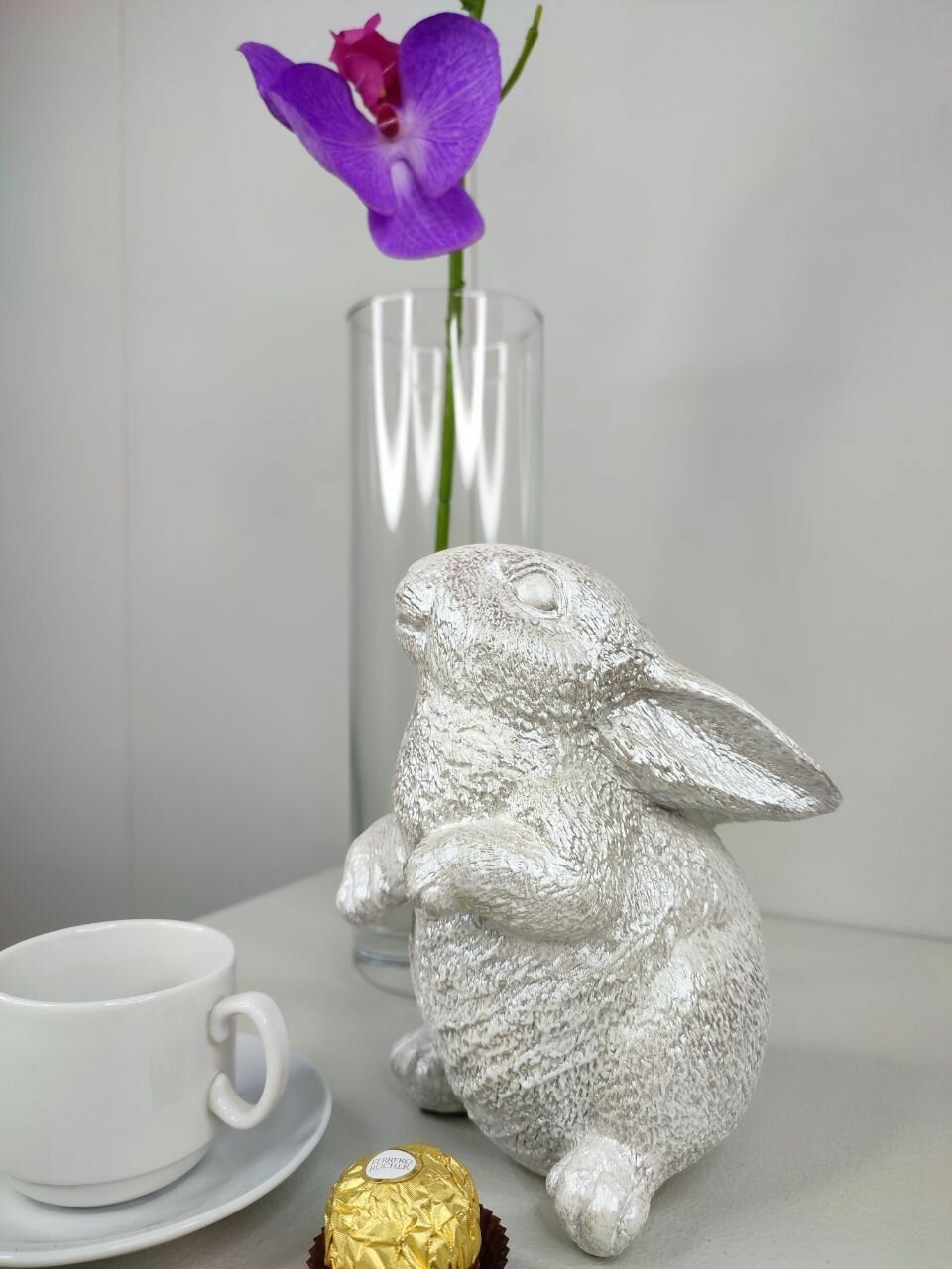 Статуэтка интерьерная Заяц Кролик в декоре "White Silver" ("Белое Серебро"), гипсовая фигурка декоративная для дома, сувенир