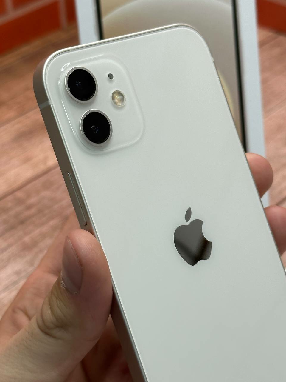 Смартфон Apple iPhone 12 128 ГБ, nano SIM+eSIM, белый — фото 1