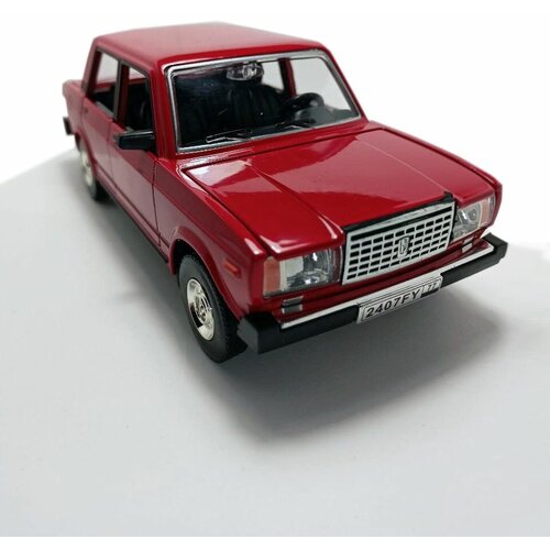 Модель автомобиля Жигули ВАЗ 2107 коллекционная металлическая игрушка масштаб 1:24 красный модель автомобиля металлическая ваз 2107 жигули белый 1 23