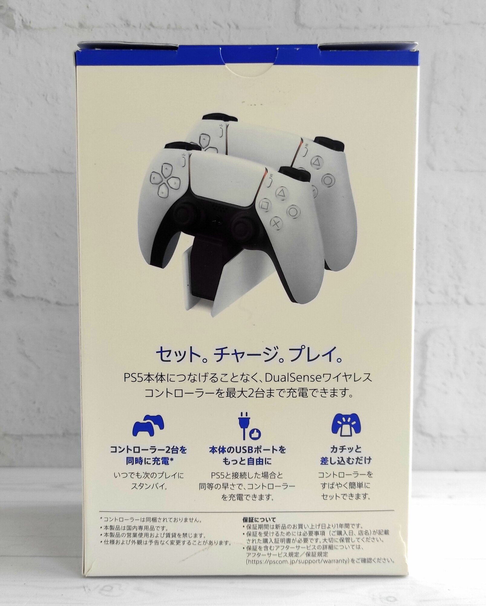 Sony зарядная станция DualSense на два геймпада для PS5, белый/черный, 1 шт. - фотография № 12