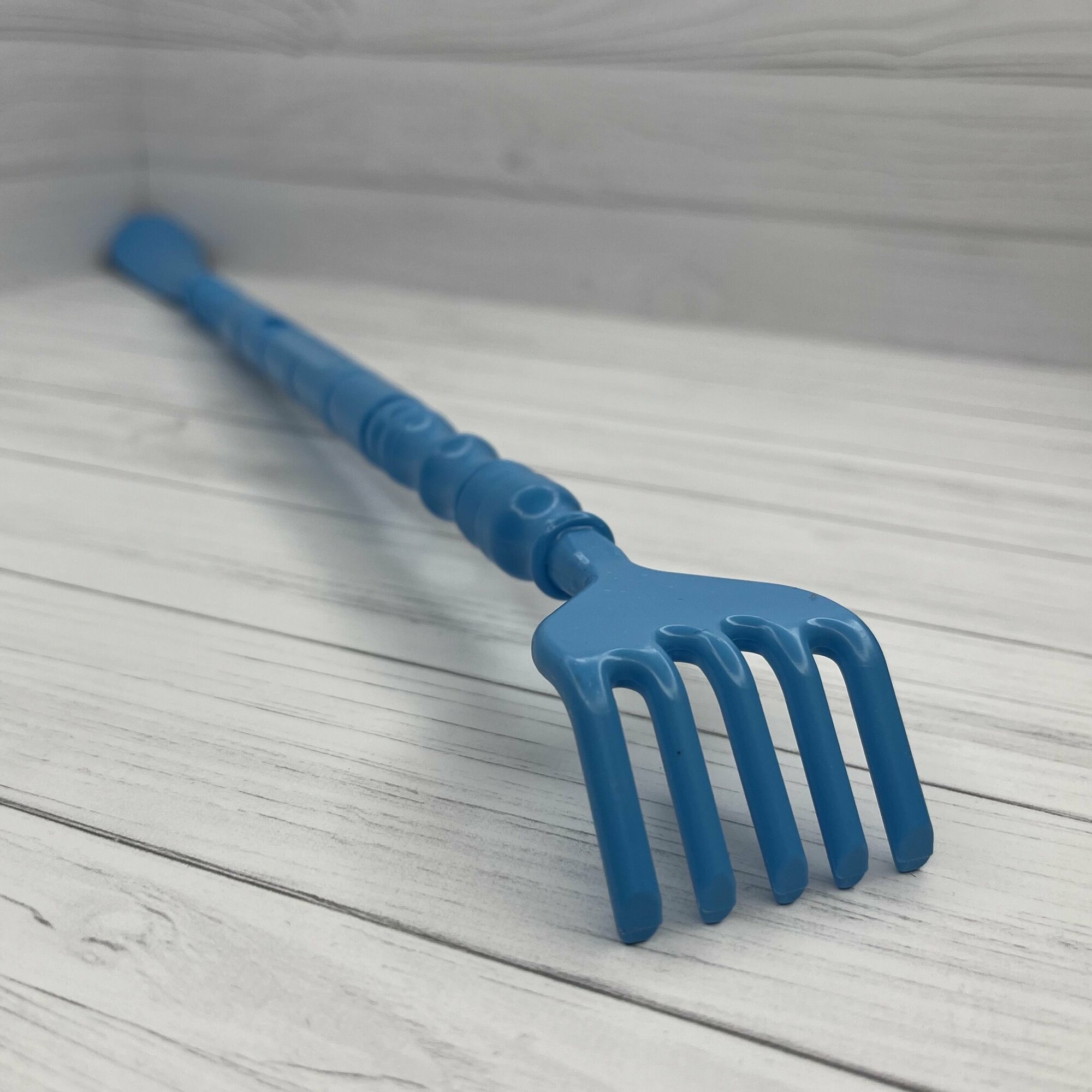 фото Чесалка 2в1 для спины 45см, ложка для обуви голубая, массажер ручной пластиковый для тела, головы, спины, ног, рожок обувной, спиночесалка, палка-чесалка, рука чесалка пластмассовая