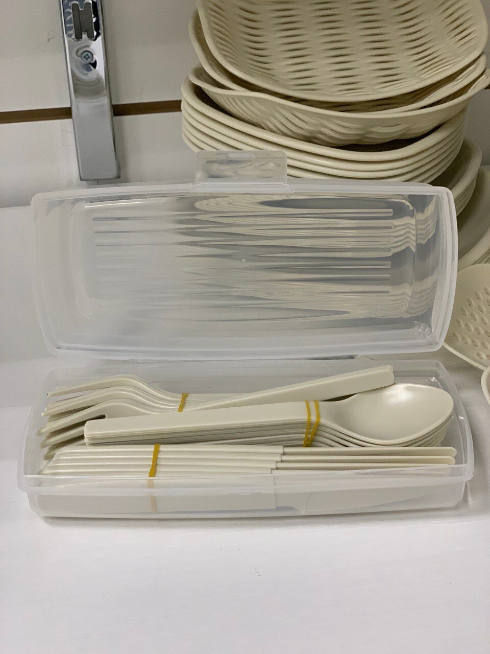 Набор-пикник посуда из пластика для дома и дачи на 6 персон бежевый - фотография № 9