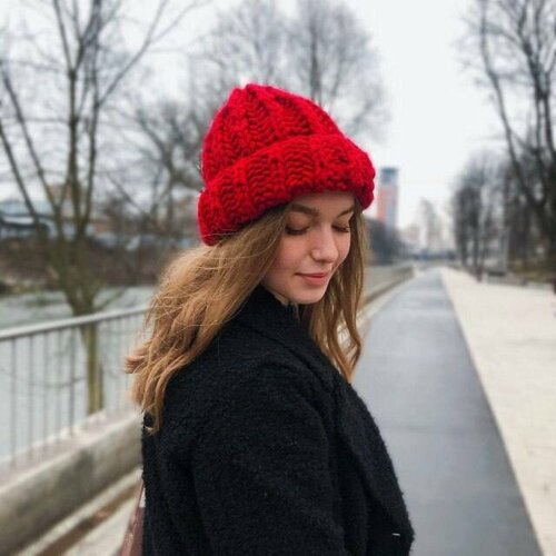 Шапка  Объемная шерстяная шапка женская, размер 58, красный