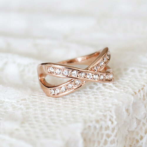 фото Кольцо, размер 19, золотой нету