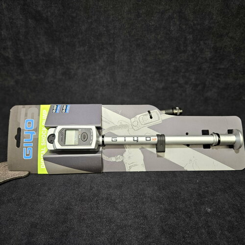 Насос высокого давления GIYO GS-05HP с высокоточным цифровым манометром 600 psi с металлизированным шлангом серебристый 9964₽