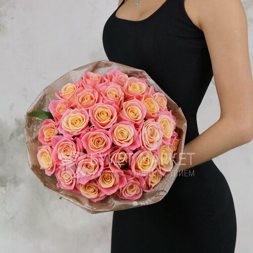 Изображение товара Букет живых цветов из 31 коралловой розы 60см от Букет Маркет