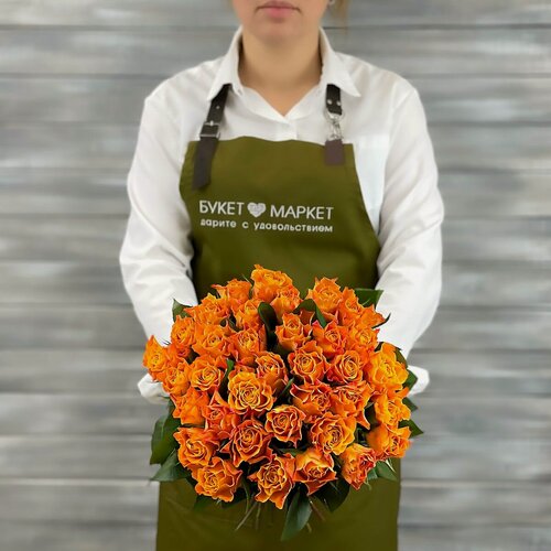 Изображение товара Монобукет "Букет Маркет", 21 кенийская роза, сборка на стеблях, оранжевый цвет