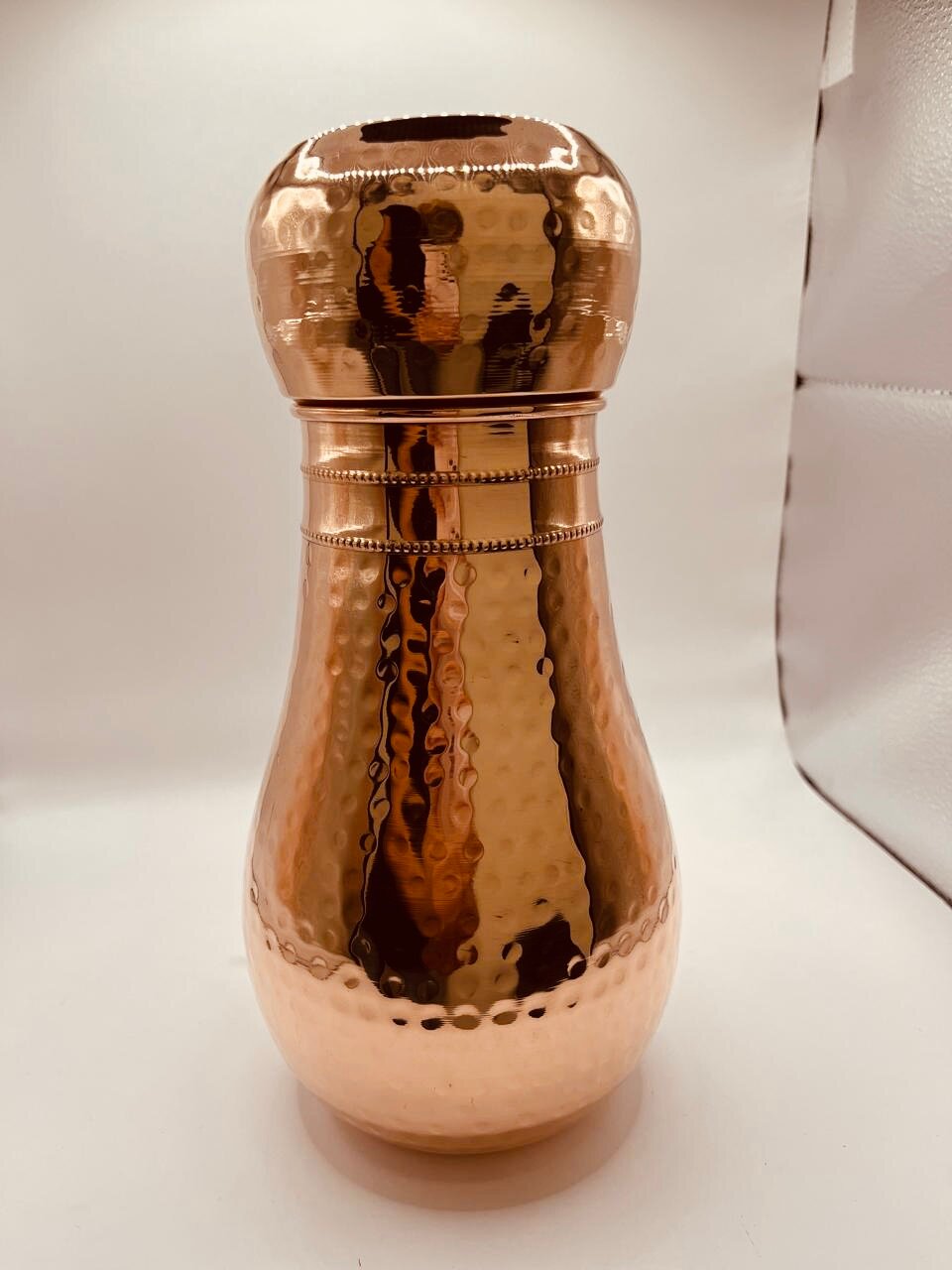 фото Кувшин медный Сказка, со стаканом крышкой, чеканка, 1300 мл, ручная работа, Индия