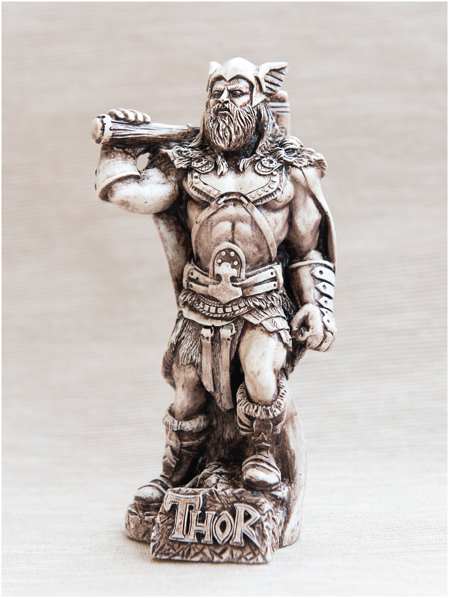 Скандинавский защитный оберег бог Тор малый 12см керамика. Товар уцененный