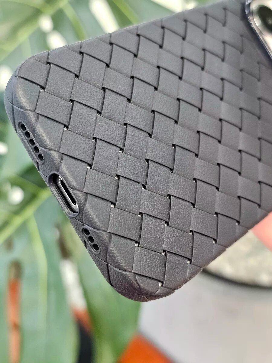 Силиконовый чехол для iPhone 16 Pro Max тонкий Прочный и надежный защиту от сильных ударов — фото 1