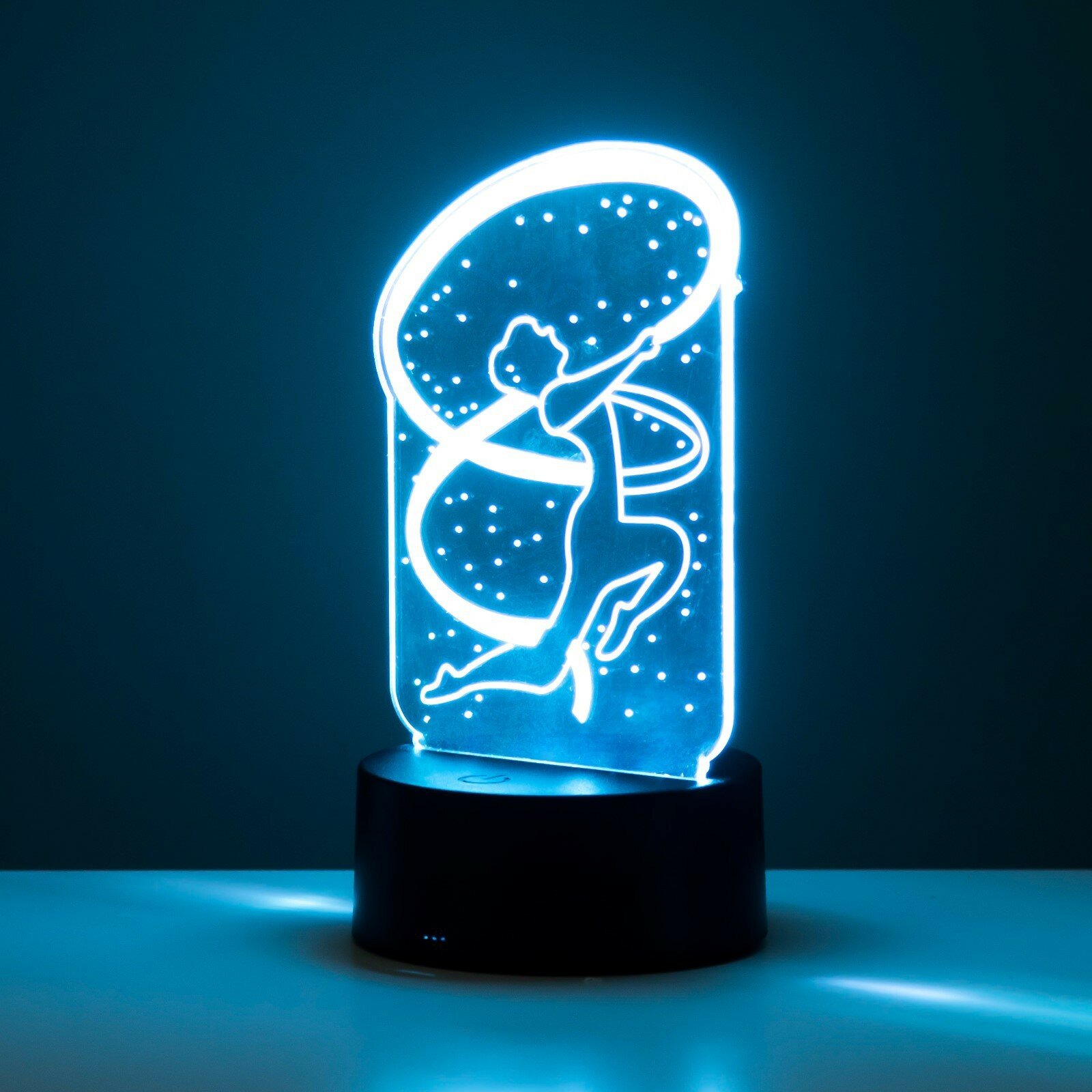 Светильник сенсорный "Гимнастка" LED 7 цветов USB/от батареек черный - фотография № 9