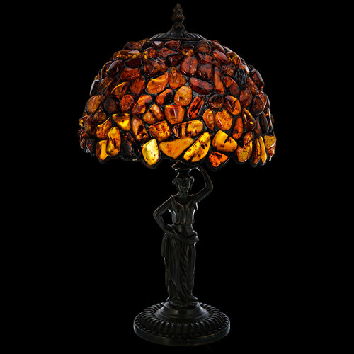Настольная лампа из янтаря и бронзы. Высота 47 см