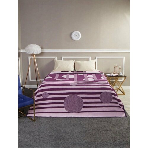 Плед покрывало на кровать, и диван, мягкое, теплое с коротким ворсом.