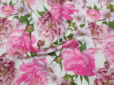 Шелк армани принтованный "Большие розовые цветы" ширина 145см, длина 1м