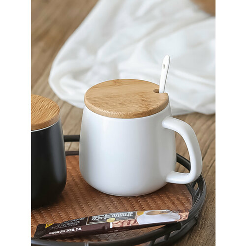 Кружка керамическая белая Wonder me gift с деревянной крышкой и ложкой, объем 400мл, 1 штука