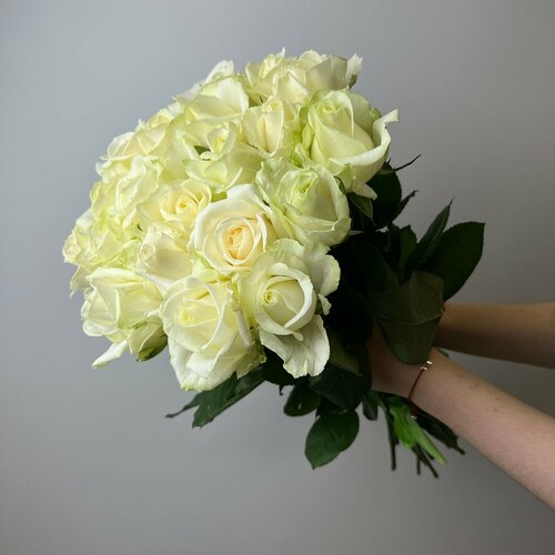 Роза белая Аваланж 60 см, 19 шт