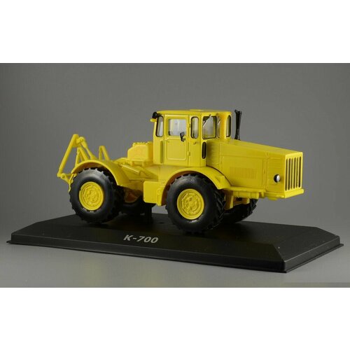 Масштабная модель трактор К-700 с журналом Тракторы: история, люди, машины №7