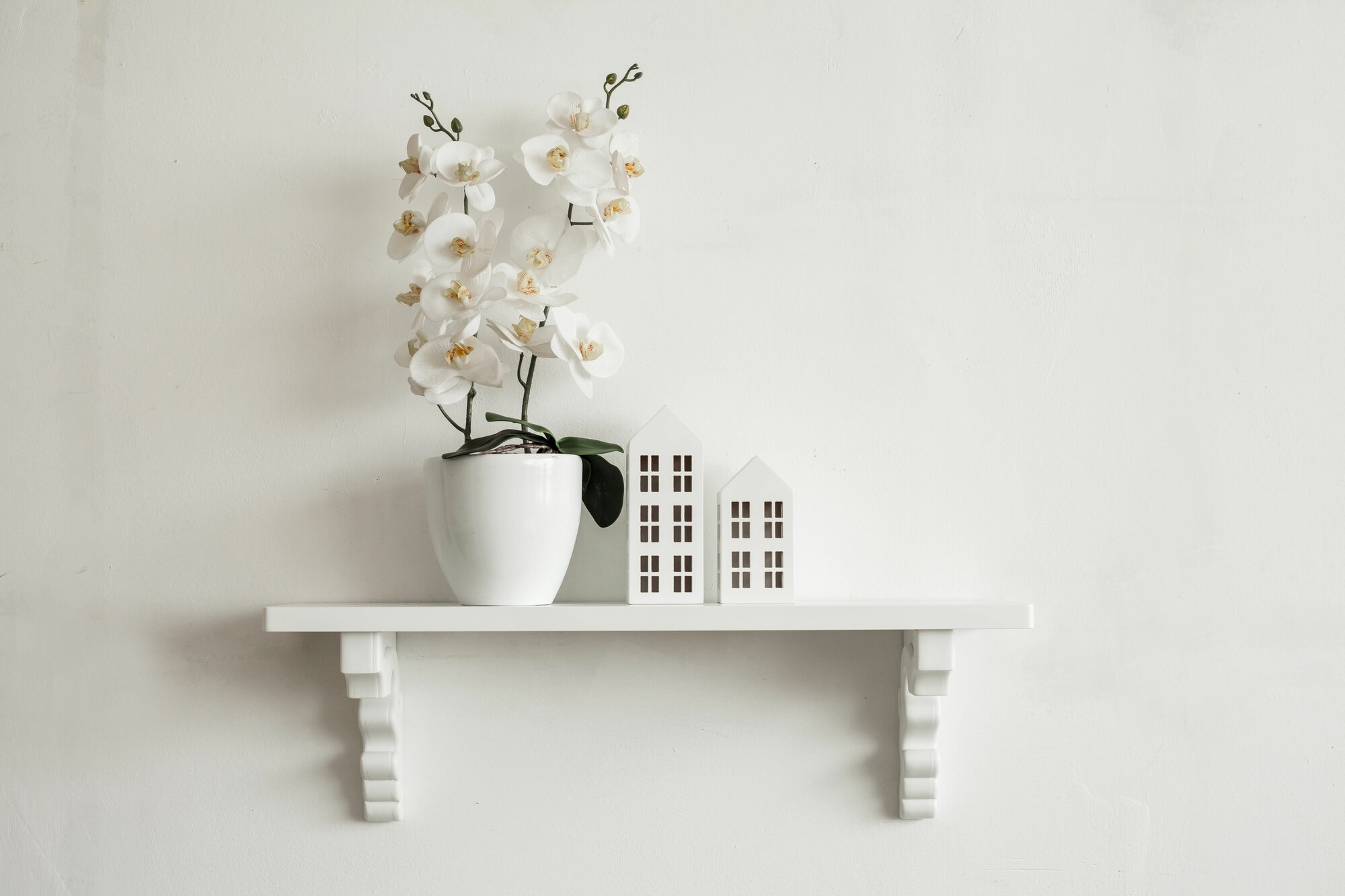 фото Полка консольная декоративная под зеркало